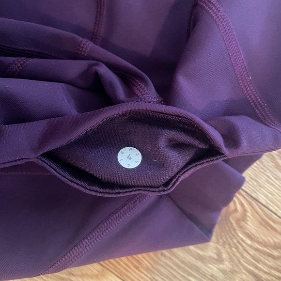 Lululemon Pruple Leggings Size 4. Barely worn - Picture 4 of 5